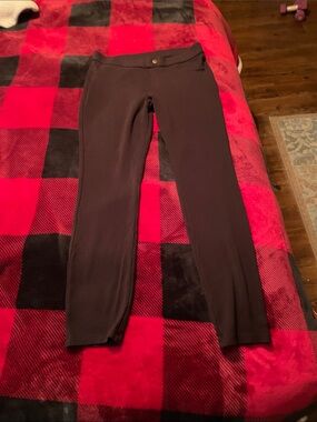 HUE Black Leggings with Snap Button Waist